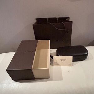 100% authentic Louis Vuitton glasses case bundle💼🤎